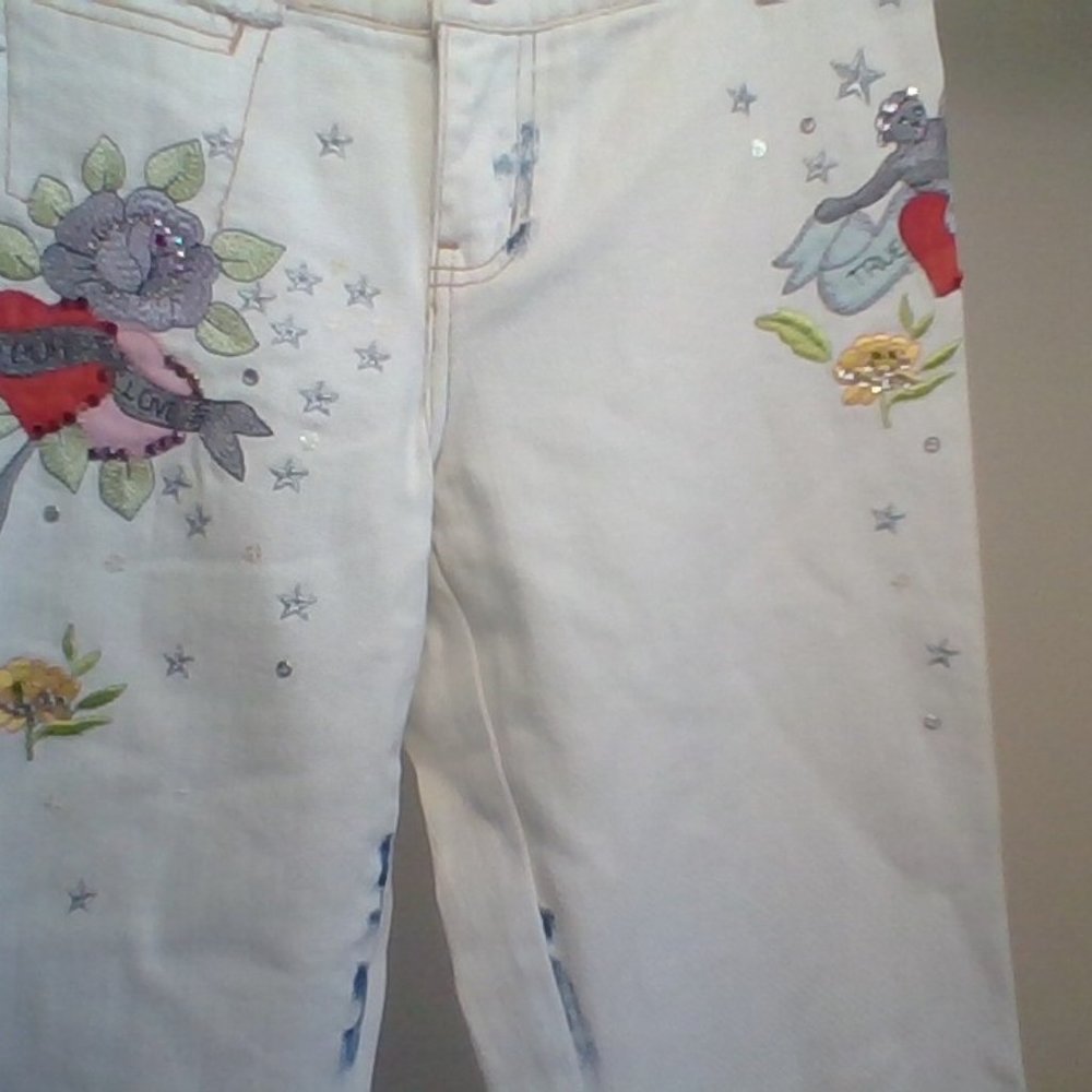 Express white jeans w\ hearts ,stars, cupid size 2